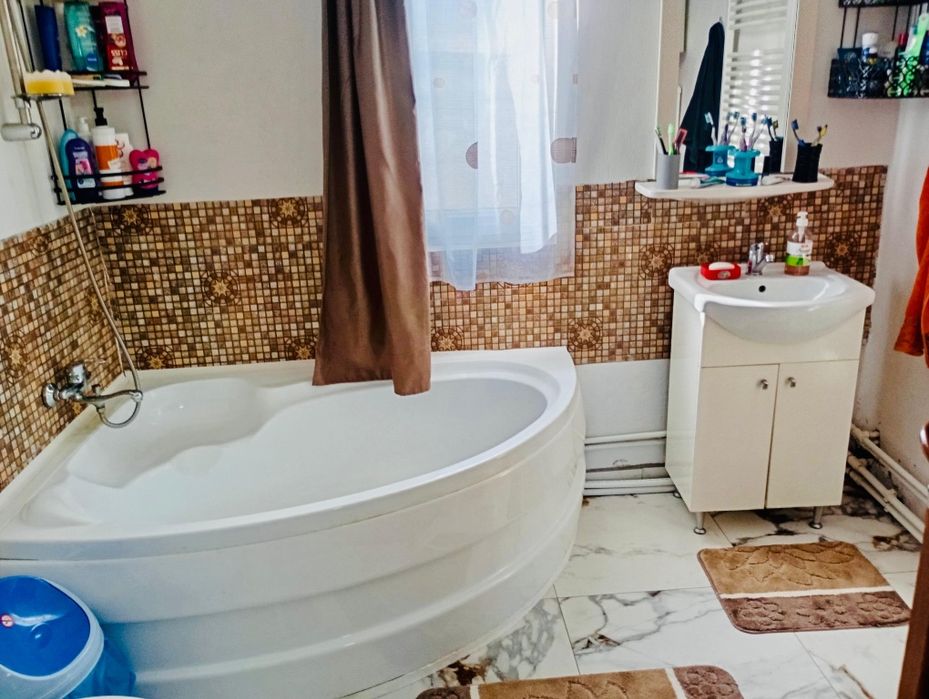 Vând casă în Țebea la 7km de mun Brad