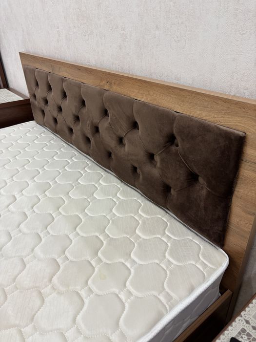 Двуспальная кровать