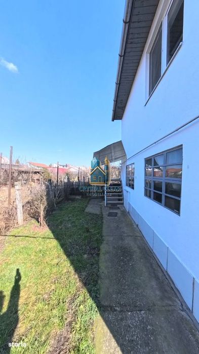 Două case în curte comună, 6 camere + 385 teren - zona semicentrală