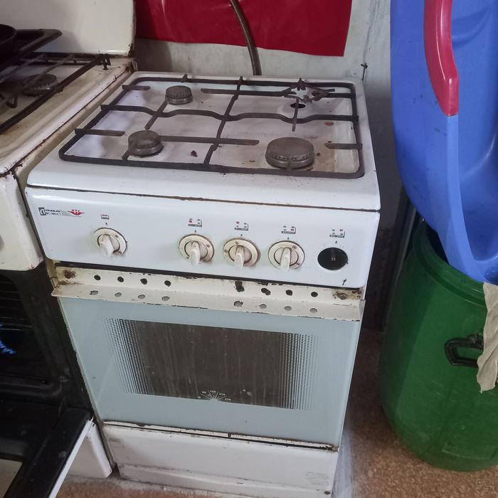 Продам газплиту четырёхкомфорку