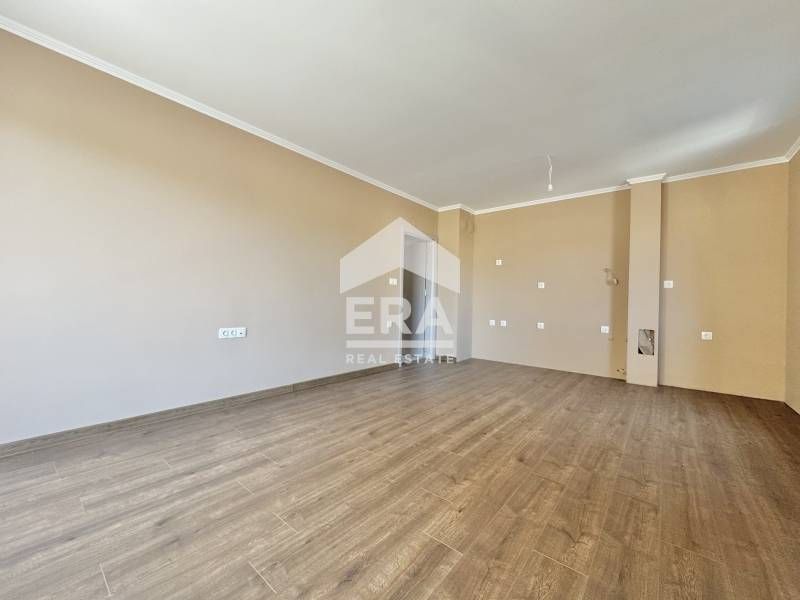 Просторен тристаен апартамент, завършен до ключ, в нова сграда с акт 1