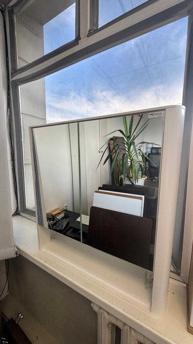 Шкафчик навесной с зеркальными дверцами для ванной