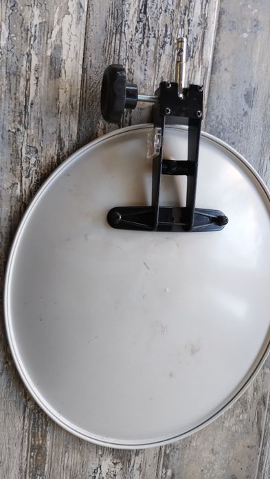 Сателитна чиния 40см и цифров приемник за кемпер 12v