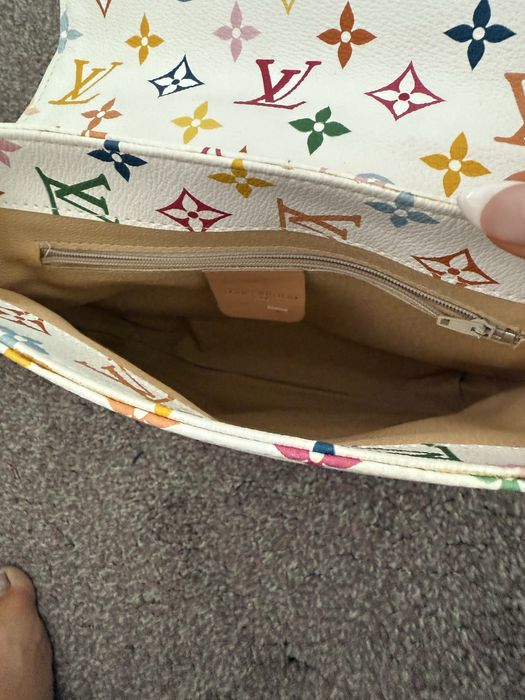 Чанта Louis Vuitton и Чанта VALENTINO