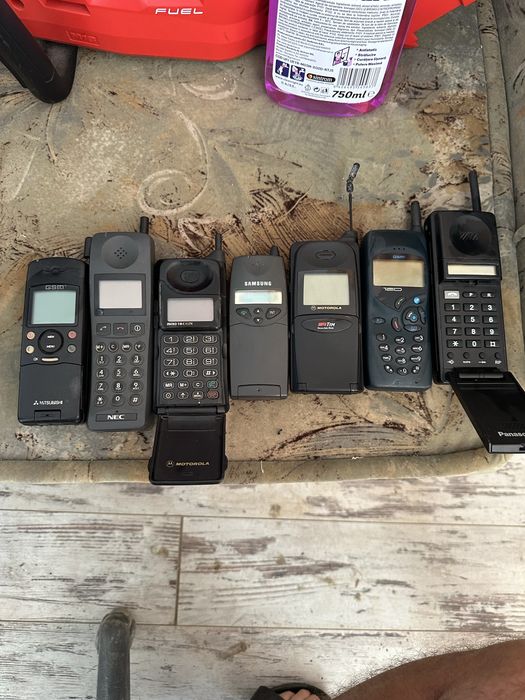 Vand colectie telefoane vechi
