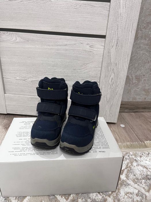 Продам детскую обувь