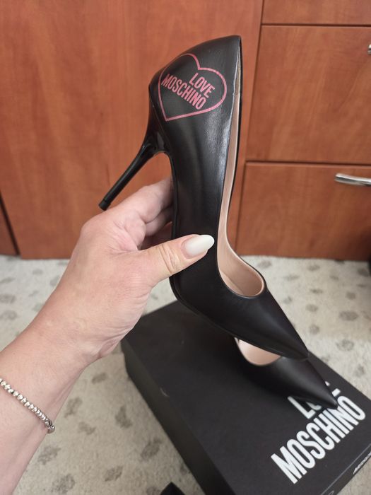 Vind pantofi eleganți