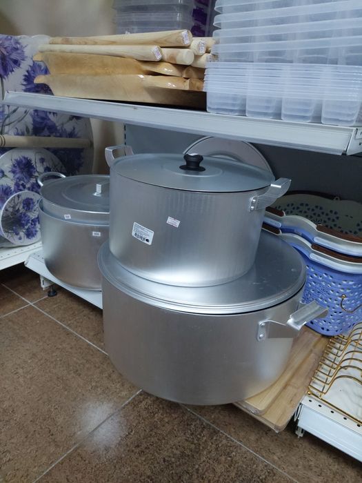 Кастрюля эмалированная и алюминиевая