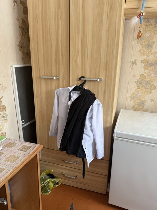 Продам шкафы с полкой