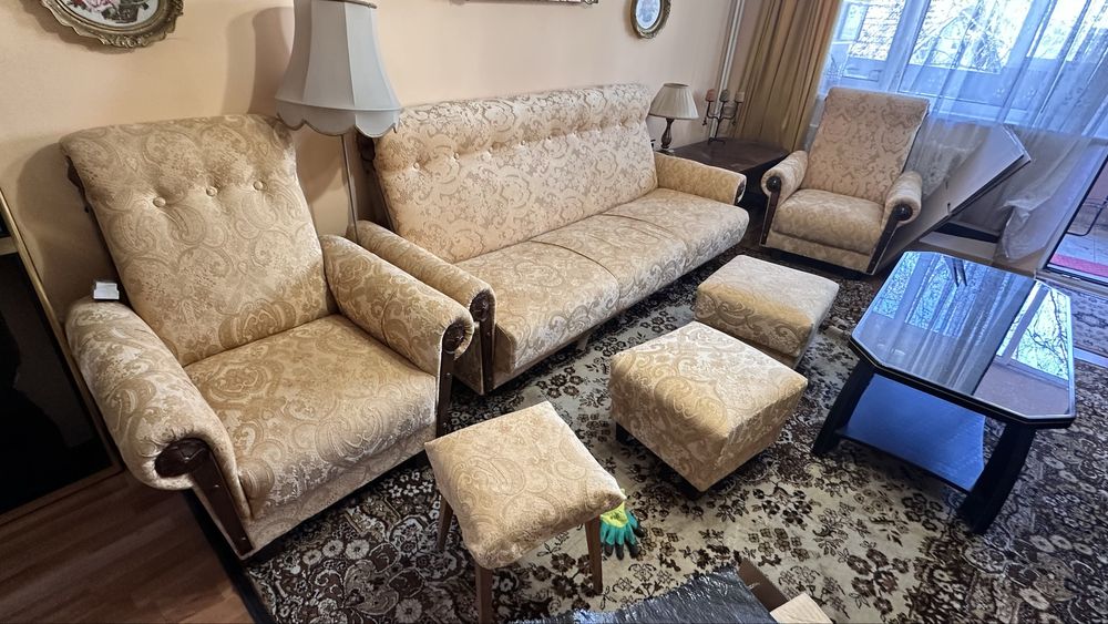 Нова винтидж холна гарнитура с дърворезба