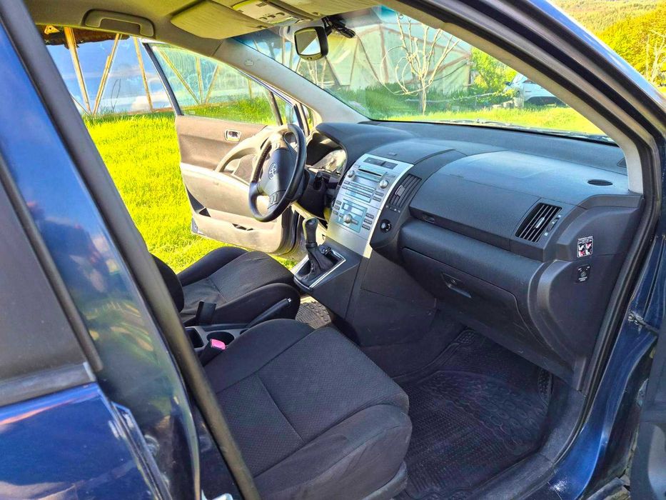 Toyota Corolla Verso 2005 газ икономична