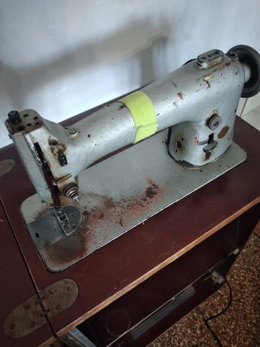 Продам швейную машину