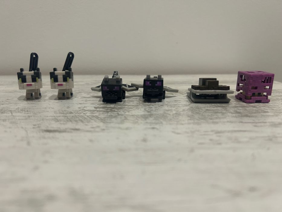 продавам kinder joy minecraft