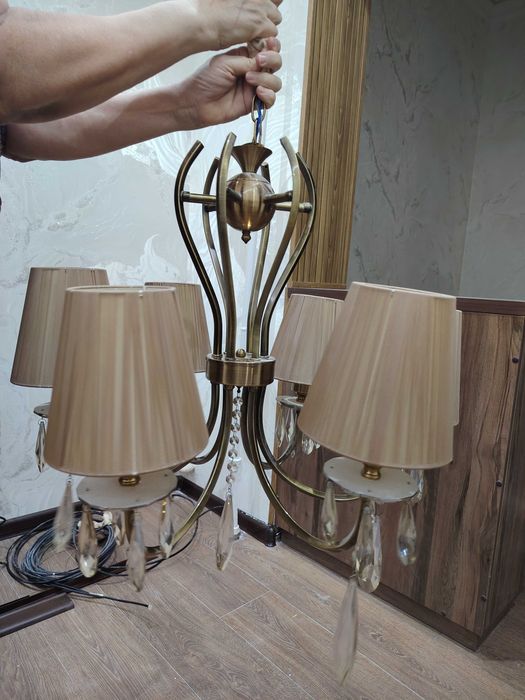 Продаётся красивая люстра