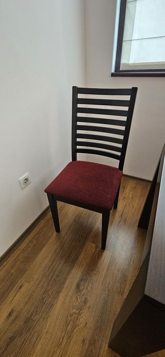 Разгъваема кухненска маса със 6 стола