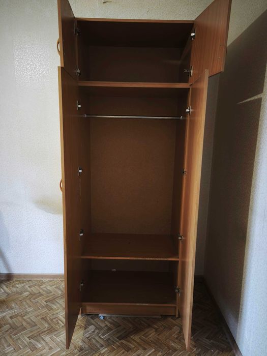 Отдам два шкафа для спальни