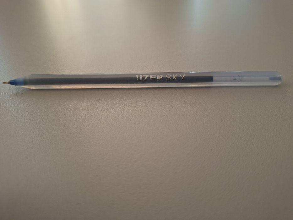 Шариковая ручка.