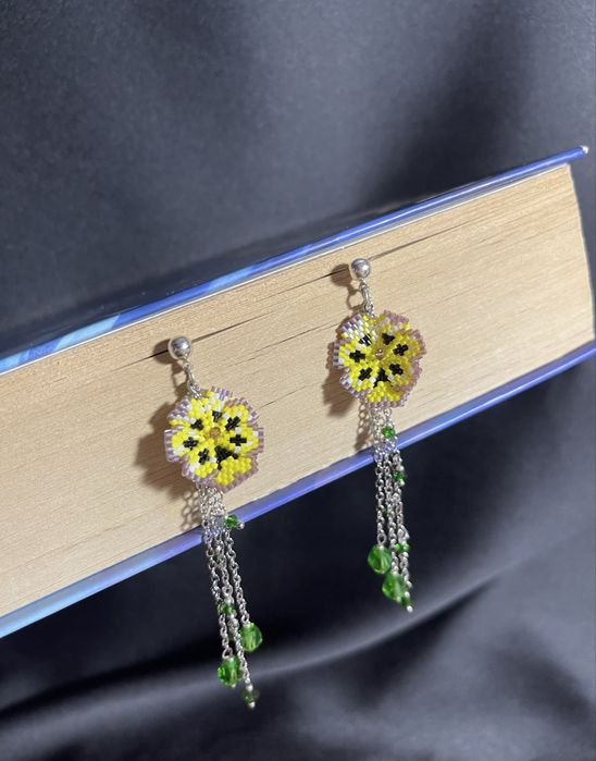 Серьги из бисера «Анютины глазки»