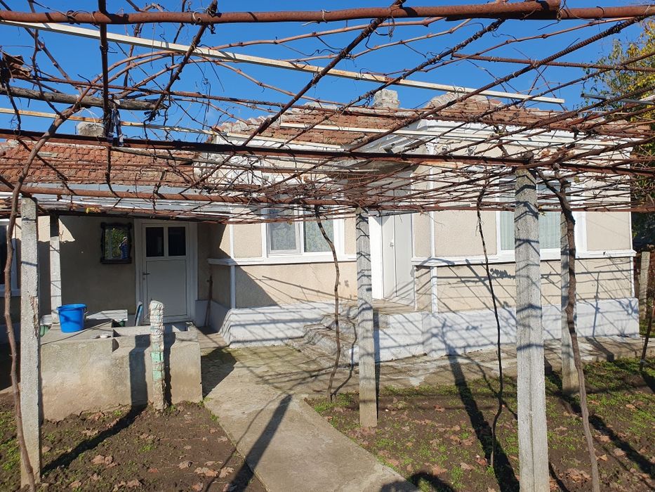 Заменям къща в с.Стожер, за къща в гр.Добрич