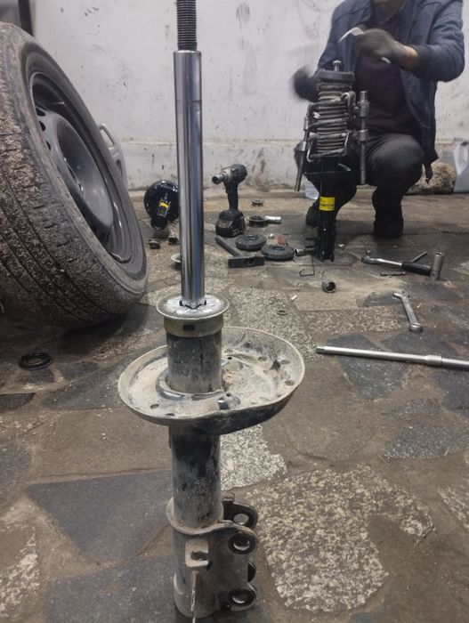 Амортизатор  продается