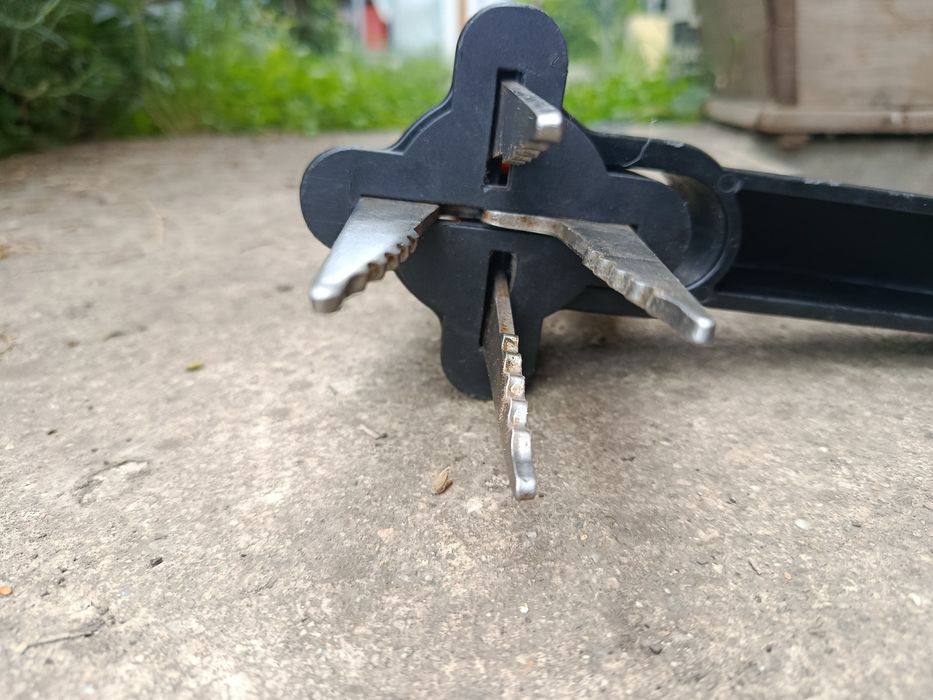 Dispozitiv de scos buruieni Fiskars W52
