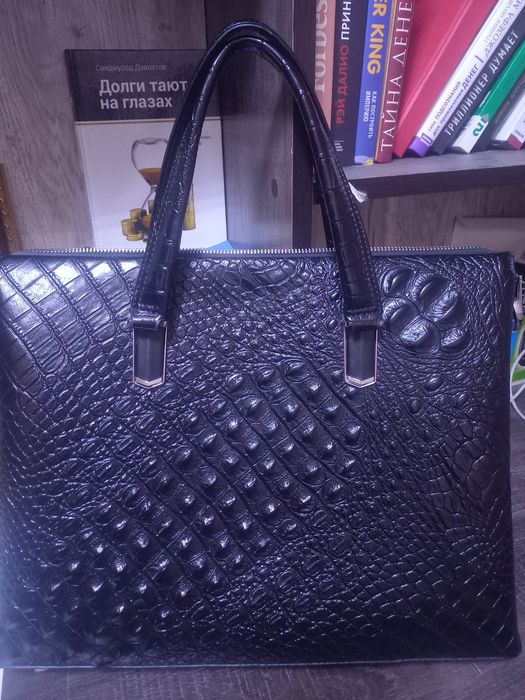 Срочно продаётся Стильная кожаная сумка 

Продаётся красивая