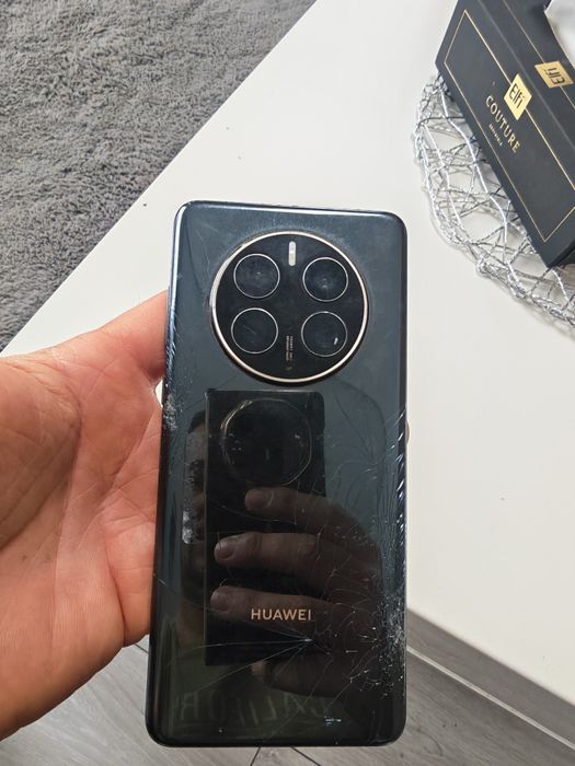 Huawei mate 50 pro, display ok, sticla  spate sparta pt piese