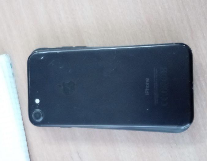 Продам  айфон 7