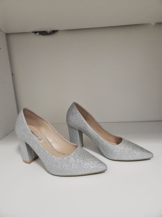 Pantofi argintii cu toc gros 38
