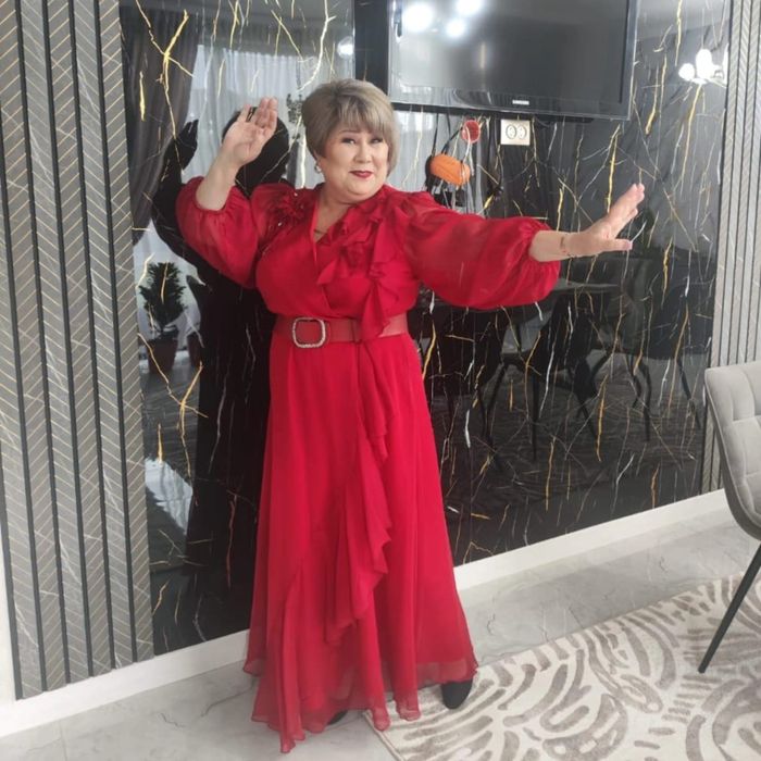 Продам платье праздничный