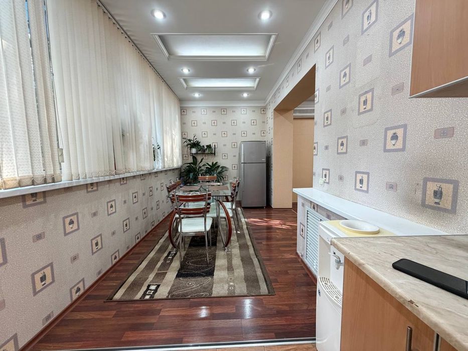Продается 3х ком квартира, ориентир: гостиница Россия, 74м²