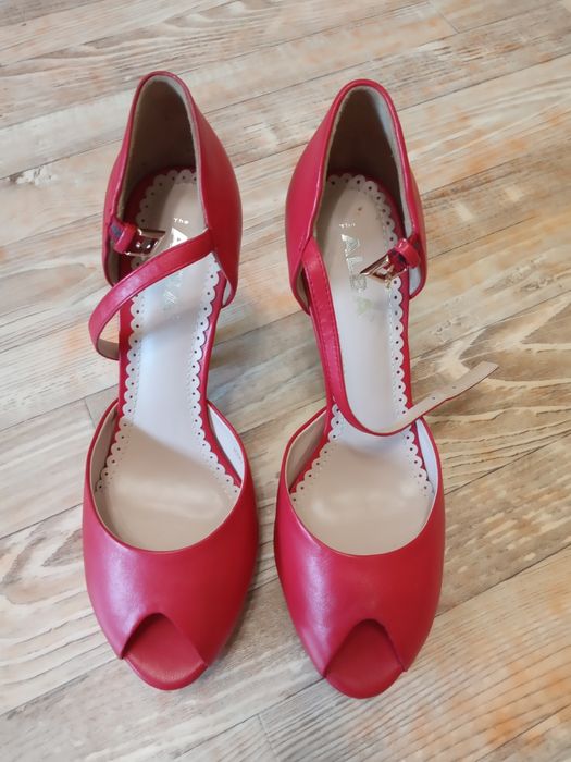 Туфли с открытым носком