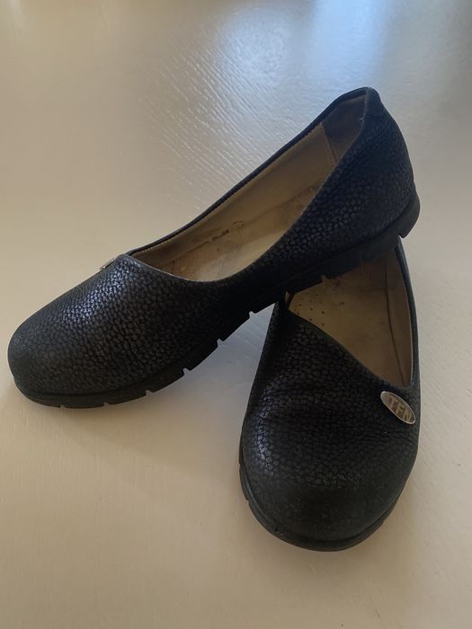 Продам туфли для девочки