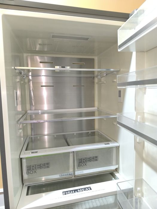 Продается двухкамерный холодильник MIDEA