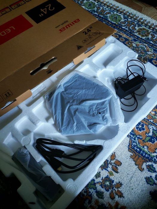 AIWA 24   100Hz manitor