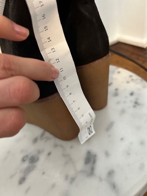 02. Cizme maro piele întoarsă, căptușite. Italia  40/41  calapod larg