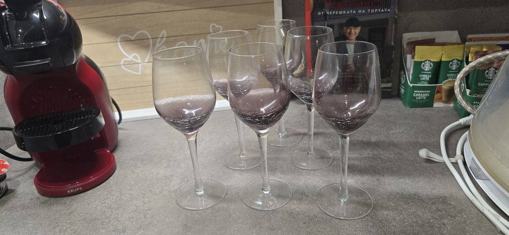 Чаши за бели и червени вина