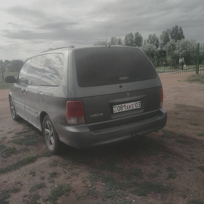 KiA carnival  2002