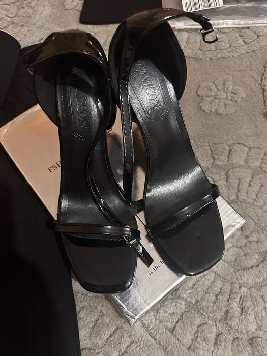 Pantofi lac cu toc marimea 38