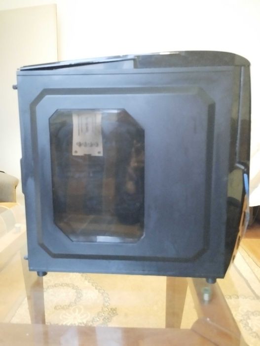 Среден клас гейминг компютър