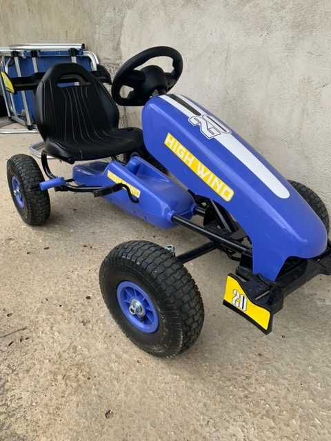 Кола с педали за дете