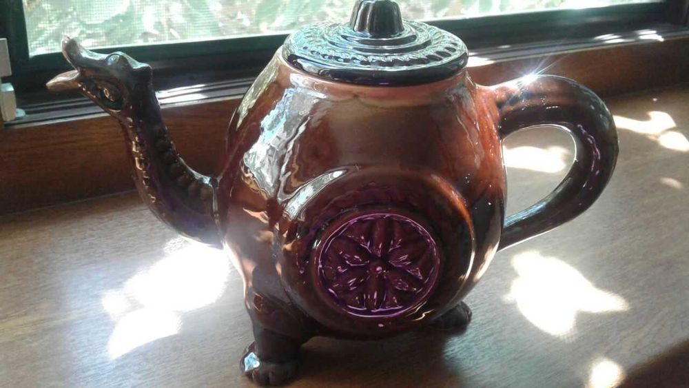 Набор посуды чайник  "ДРАКОН"   и рюмки.