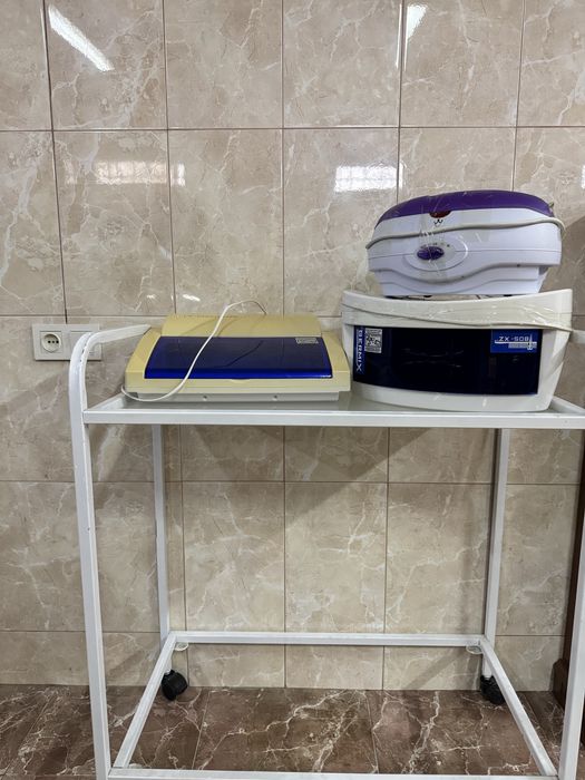 Косметологическая тележка на колёсах (металлическая)