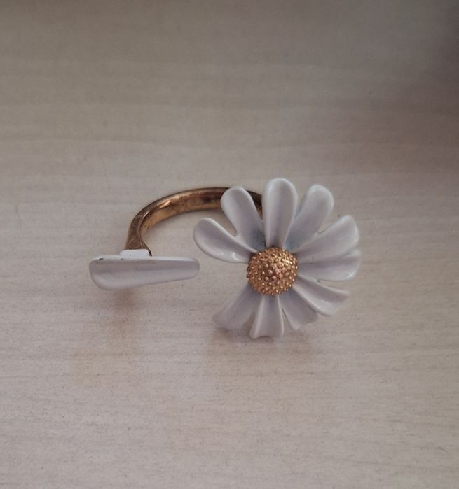 Продавам нови интересни пръстени