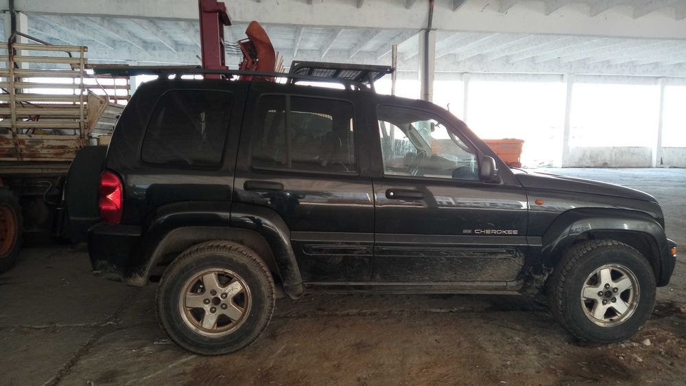 Продава се Jeep Cherokee