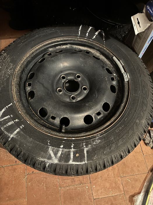 Продам 4 баллона со штампами и колпаками