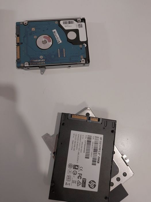 Vând piese asus , acer .