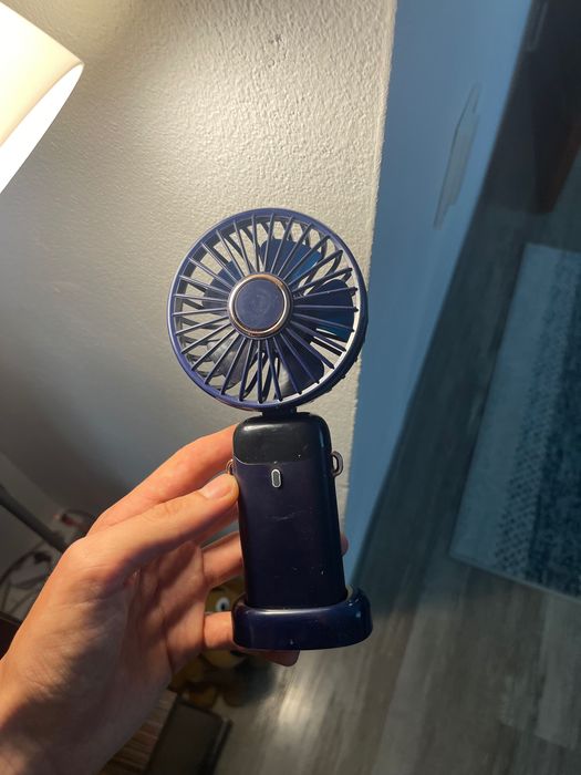 Ventilator portabil, de mâna sau de birou