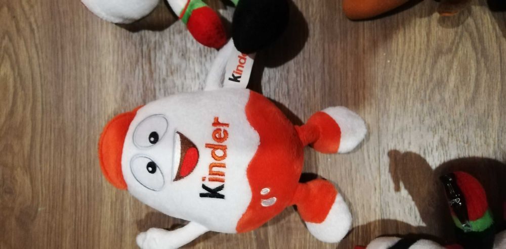 Плюшени играчки на Кока Кола и други.