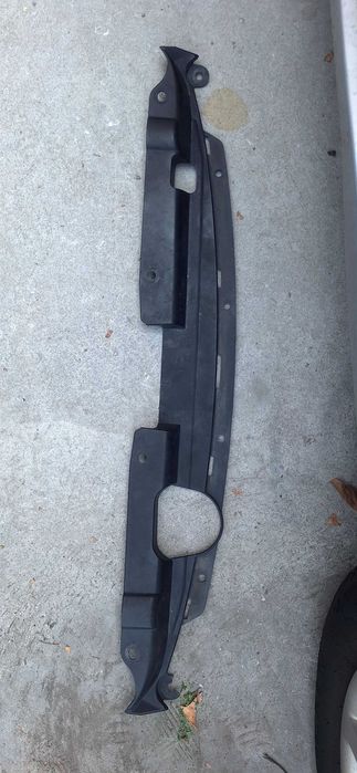 Продавам  кората  над  радиаторите за хонда  сивик 7  фейслифт  1.7